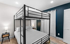 Stylish 2 Bed 1 Mile To Downtown Free Parking